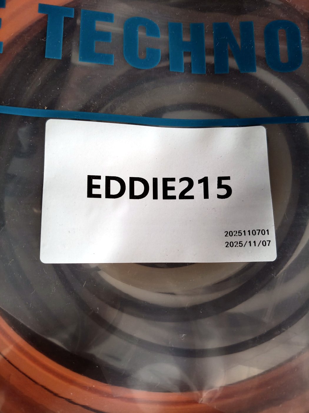 Close-up of a kit label showing the model EDDIE215 and batch code